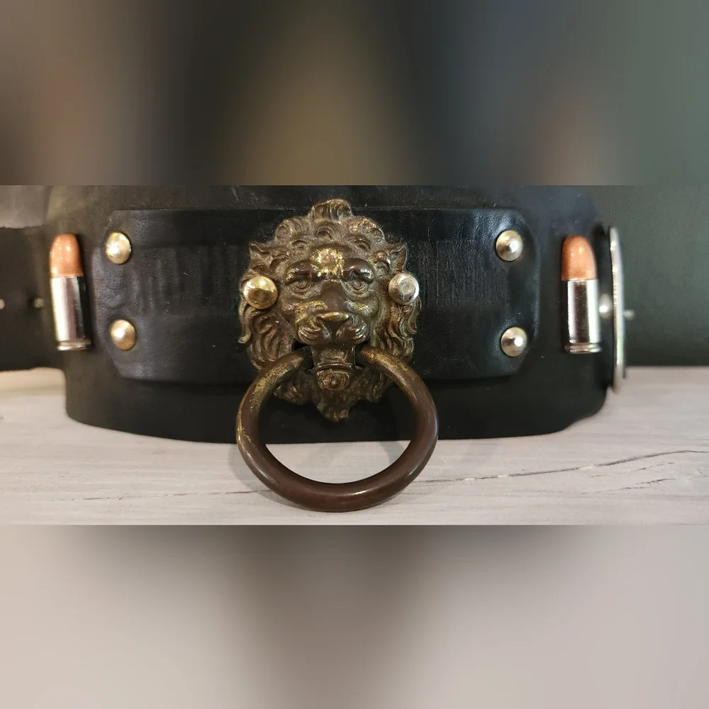 WRISTBAND – Leather, black/brass, lion doorknocker, buckle closure, 9.75